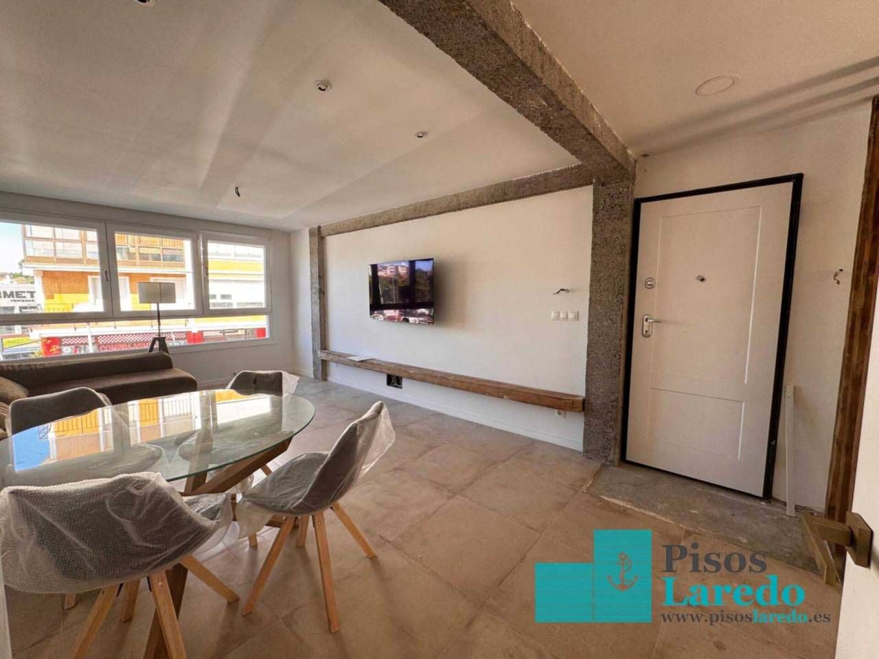 Living room of Flat for sale in Laredo  with Heating, Terrace and Furnished
