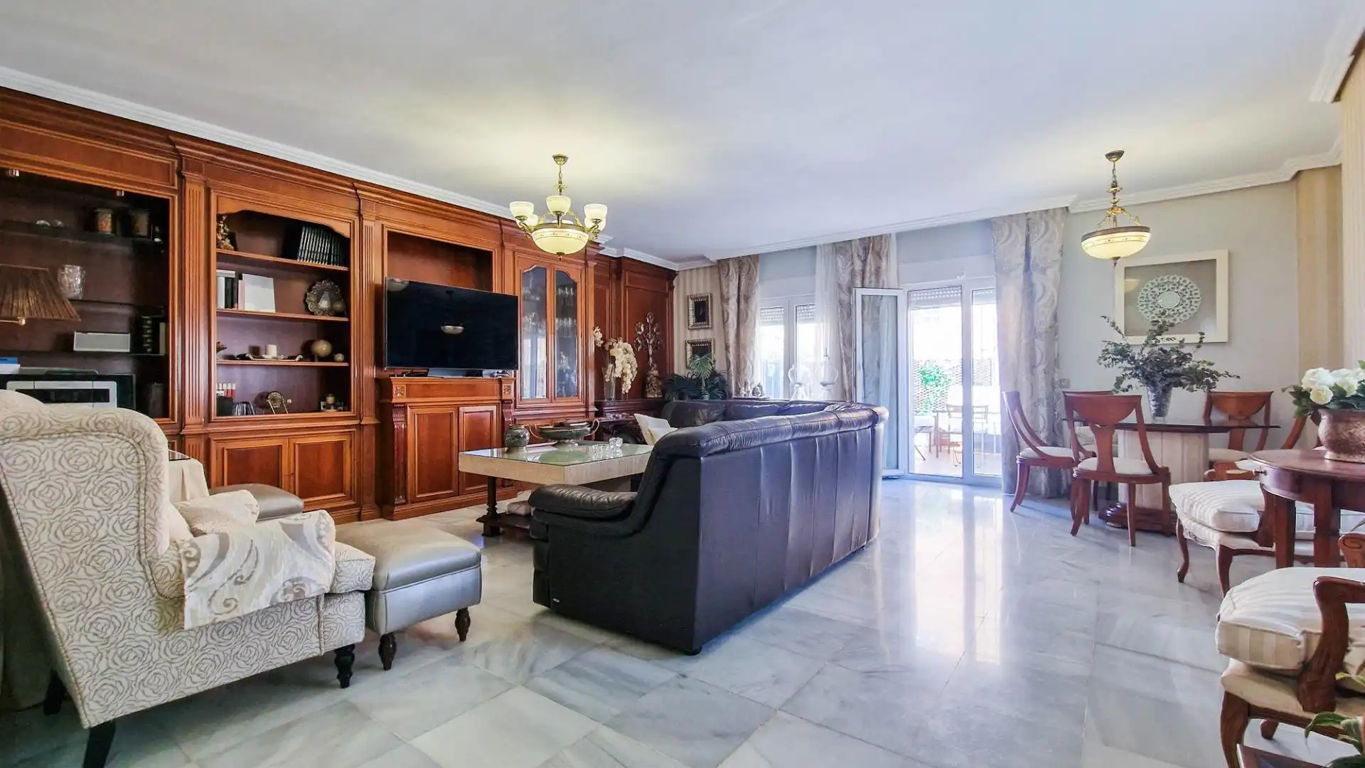 Sala d'estar de Casa adosada en venda en Badajoz amb Aire condicionat, Jardí privat i Terrassa
