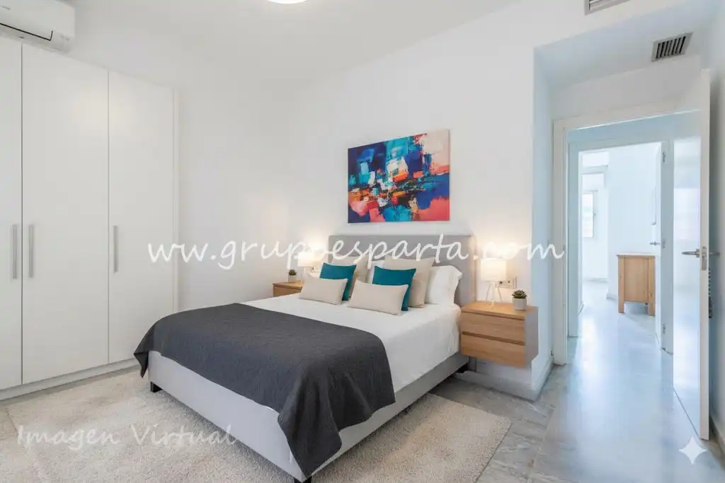 Bedroom of Flat for sale in Sevilla  with Air Conditioner and Balcony