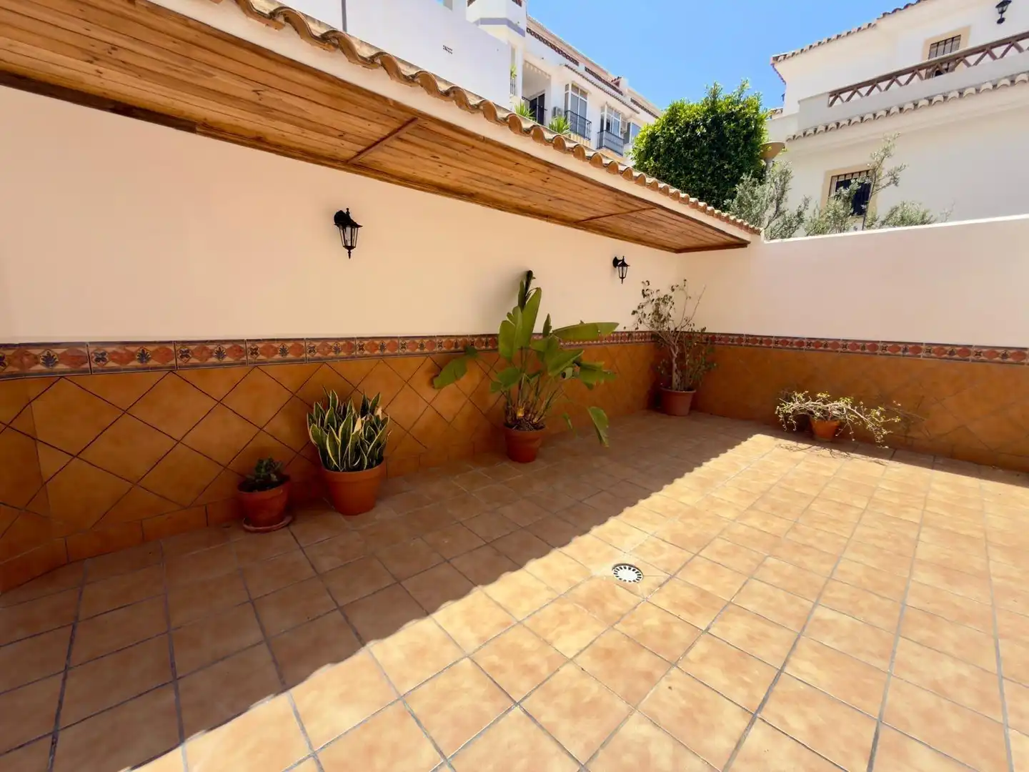 Terrasse von Erdgeschoss zum Verkauf in Rincón de la Victoria mit Klimaanlage, Privatgarten und Terrasse