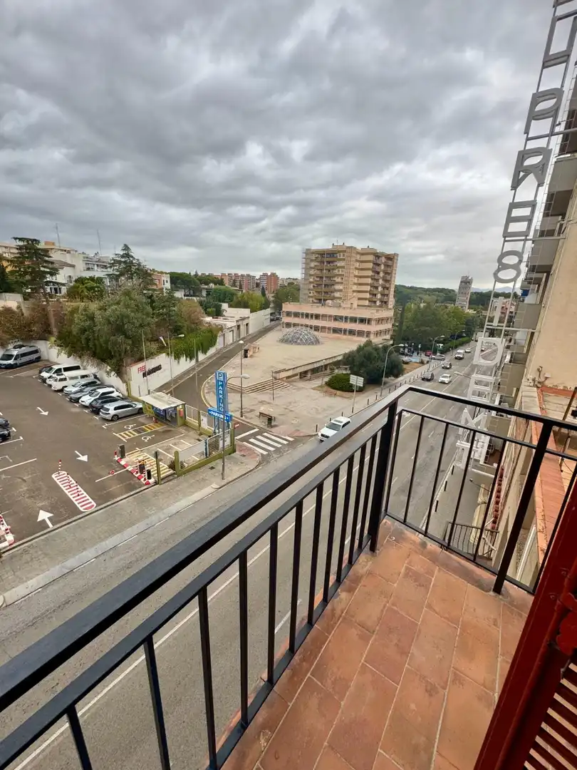 Außenansicht von Gebäude zum Verkauf in Figueres