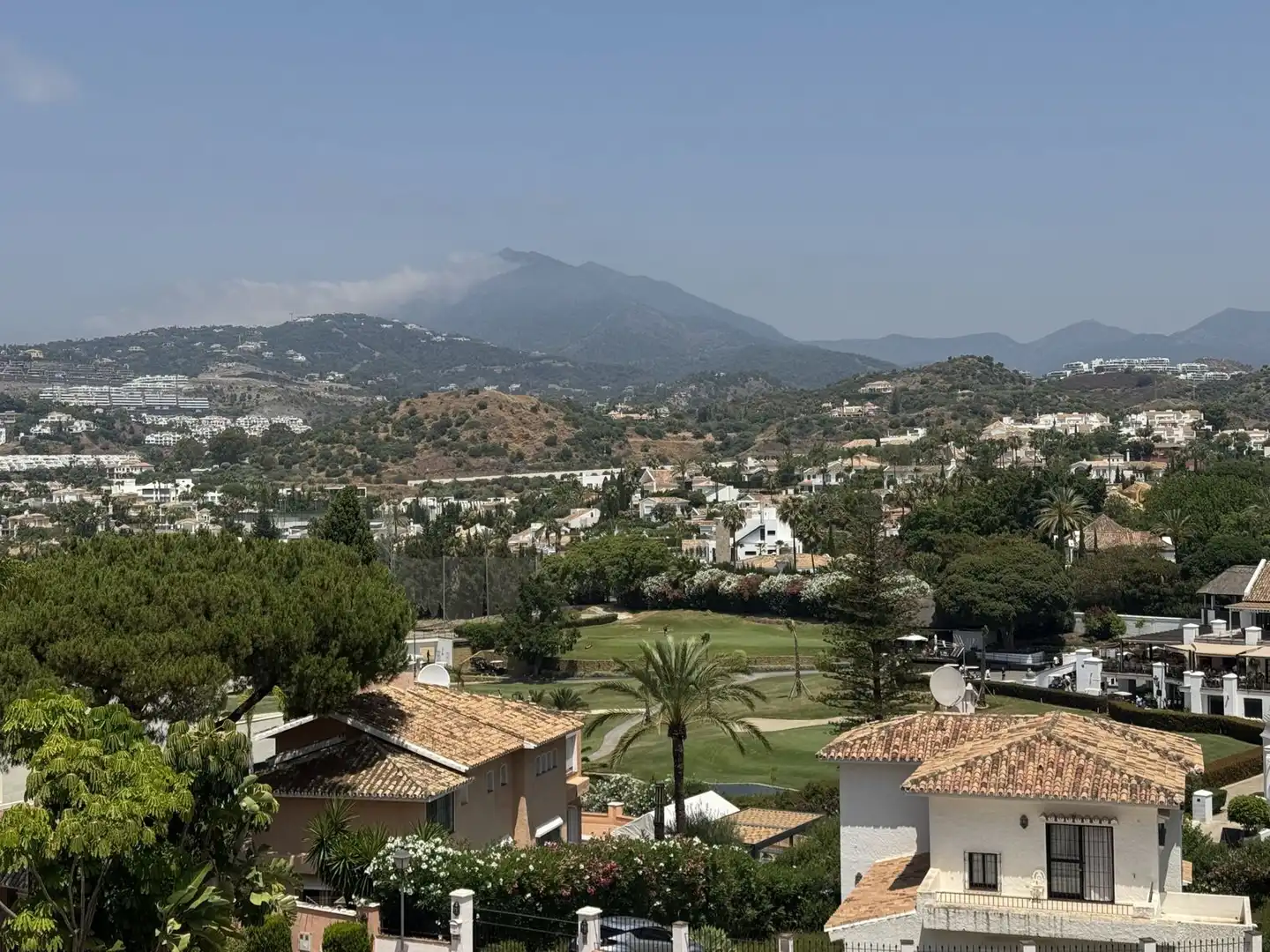 Vista exterior de Piso en venta en Marbella con Aire acondicionado, Terraza y Trastero