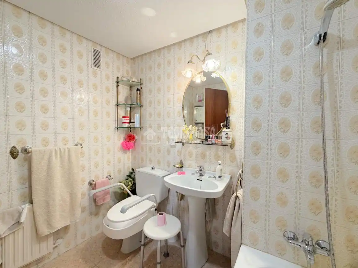 Badezimmer von Wohnung zum Verkauf in Madrid mit Heizung, Privatgarten und Schwimmbad
