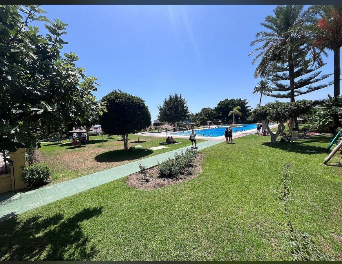 Piscina de Estudi en venda en Torremolinos amb Terrassa i Piscina comunitària