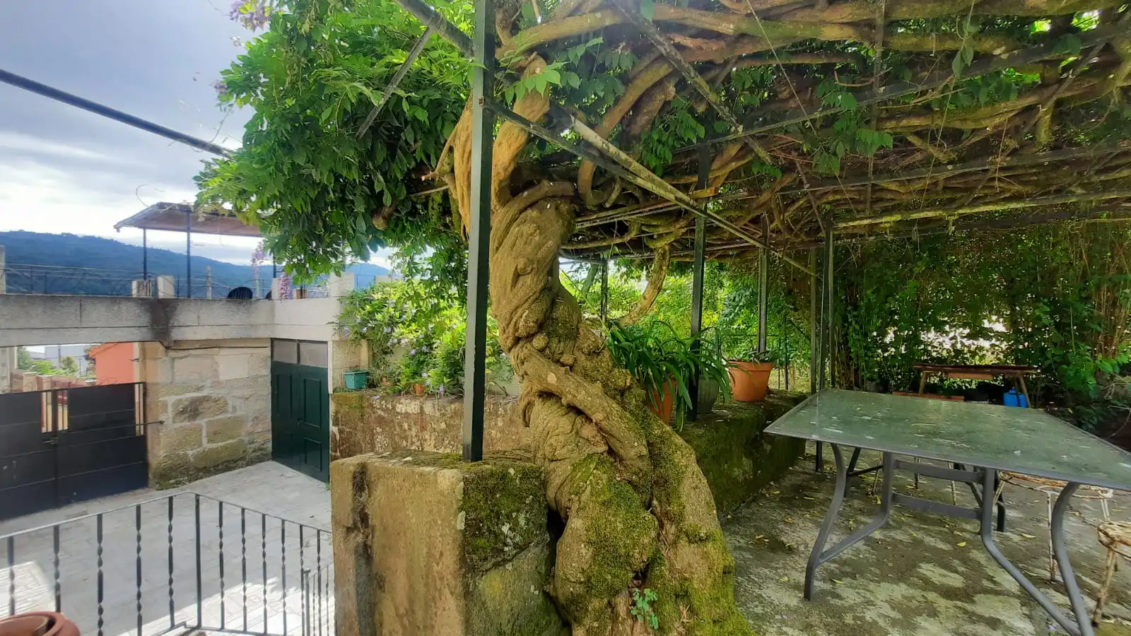 Terrassa de Casa adosada en venda en Ourense Capital  amb Calefacció, Jardí privat i Terrassa