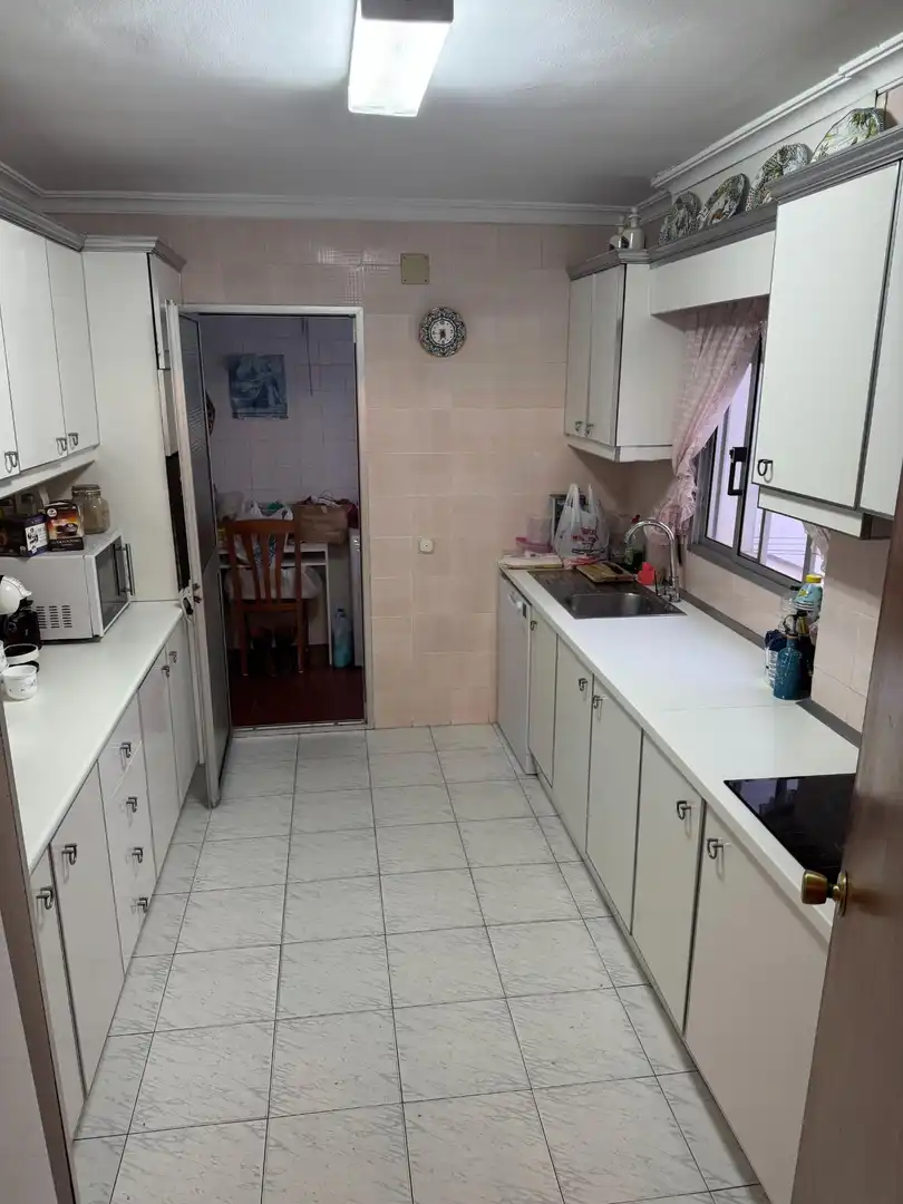 Kitchen of Flat for sale in Sevilla  with Air Conditioner and Furnished