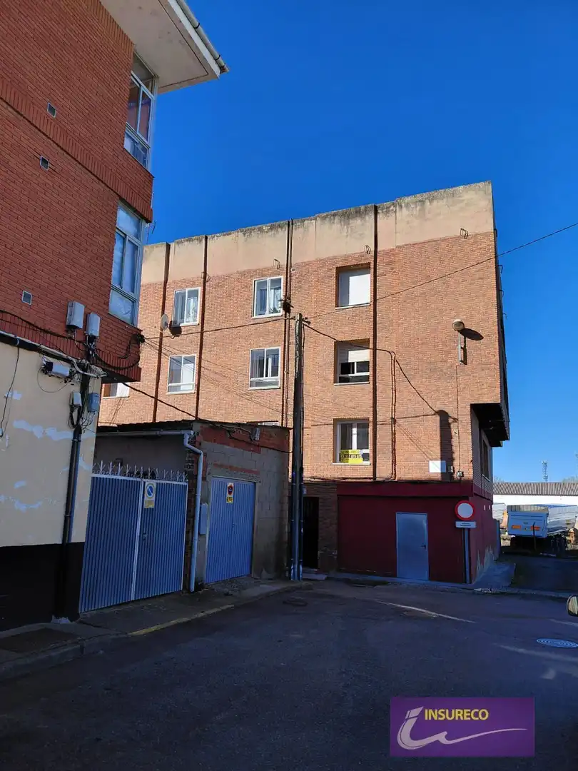 Vista exterior de Apartamento en venta en Mansilla de las Mulas con Calefacción, Terraza y Amueblado