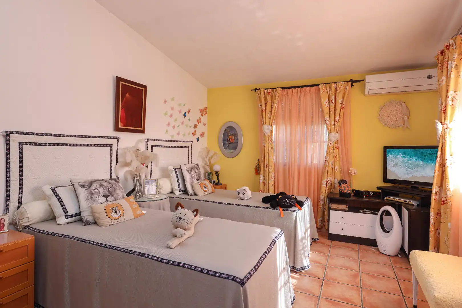 Dormitori de Casa o xalet en venda en Cártama amb Aire condicionat i Jardí privat