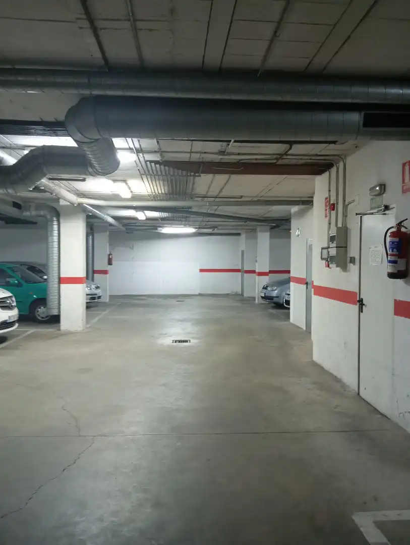 Parkplatz von Garage zum Verkauf in Badajoz