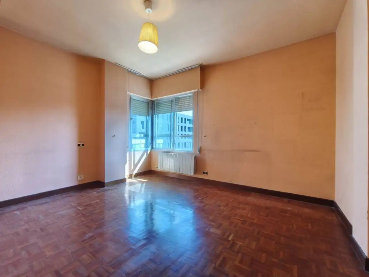 Dormitori de Pis en venda en Burgos amb Calefacció, Parquet i Terrassa
