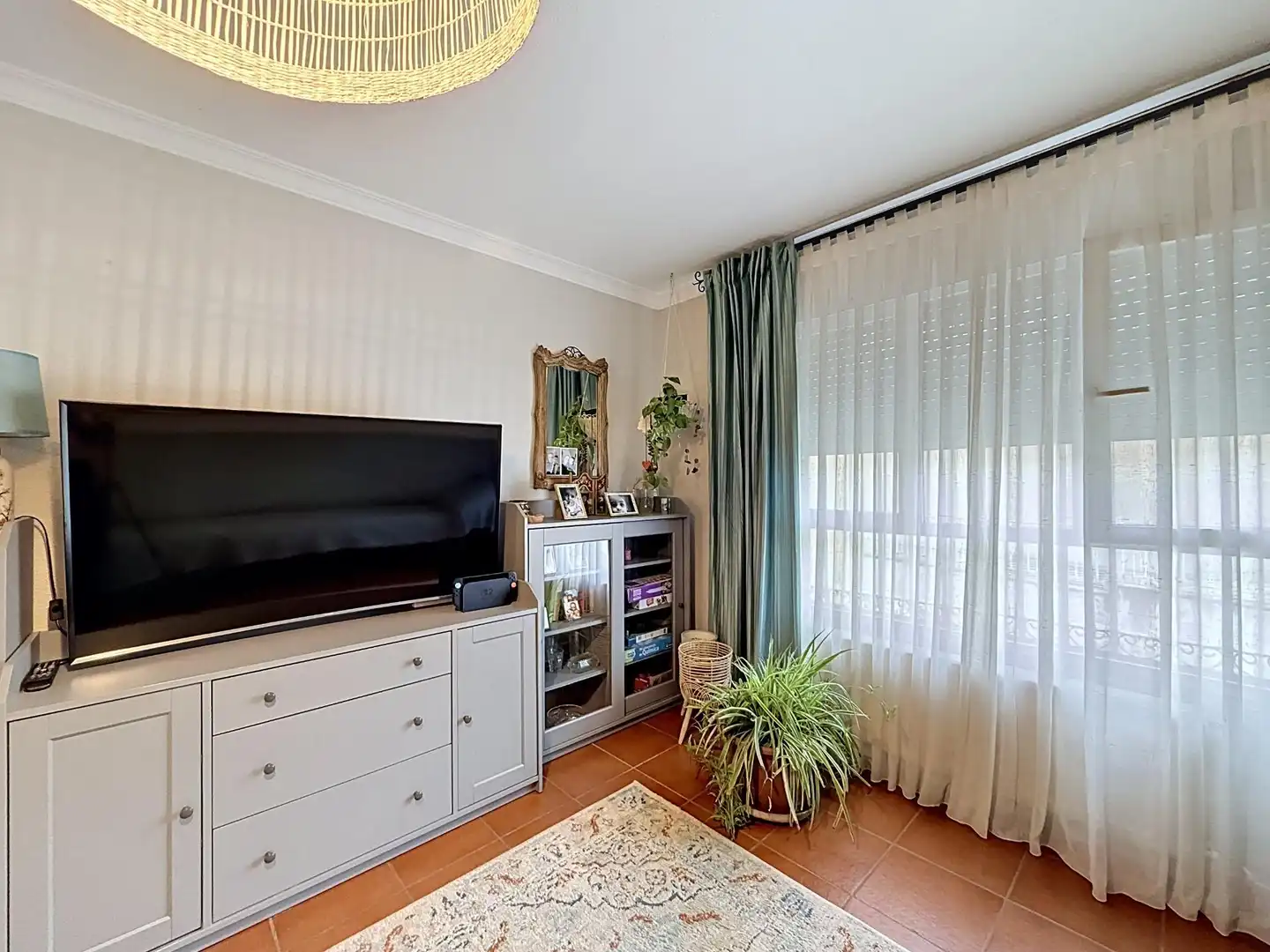 Sala d'estar de Casa adosada en venda en Guadalix de la Sierra amb Calefacció, Jardí privat i Terrassa