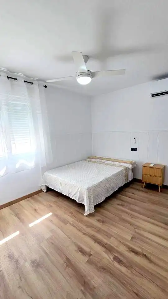 Schlafzimmer von Wohnung zur Miete in Gandia mit Klimaanlage, Terrasse und Möbliert