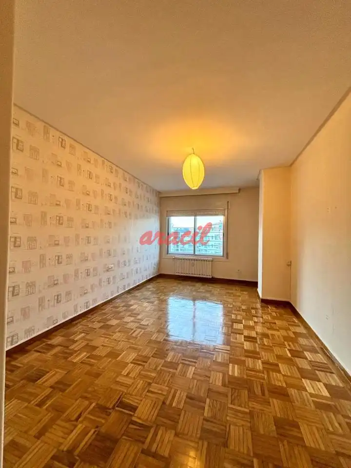 Schlafzimmer von Wohnung zur Miete in Ourense Capital  mit Heizung und Terrasse