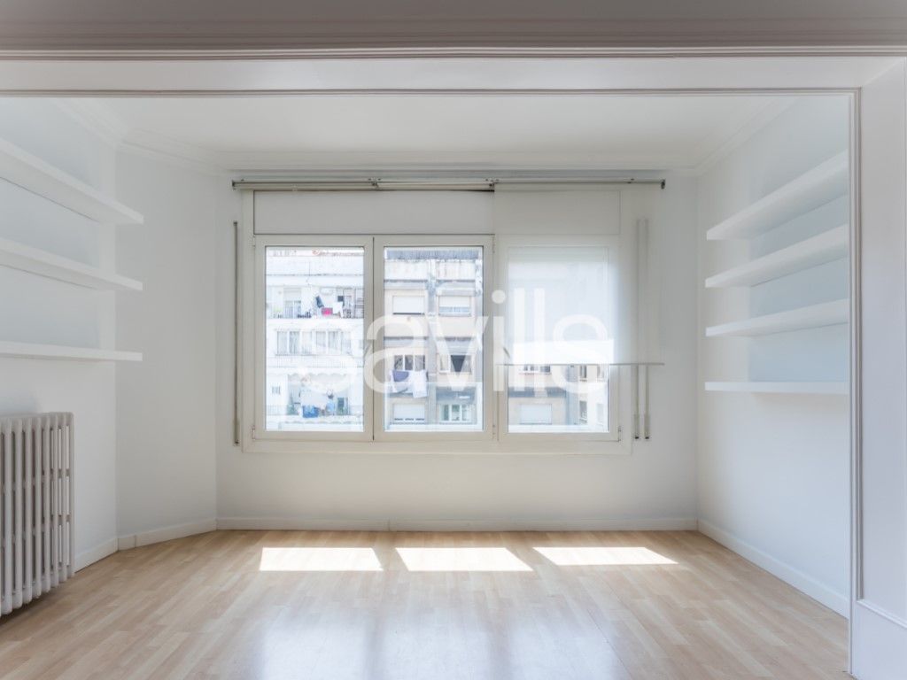Dormitori de Apartament en venda en  Barcelona Capital amb Aire condicionat i Balcó