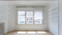Dormitori de Apartament en venda en  Barcelona Capital amb Aire condicionat i Balcó