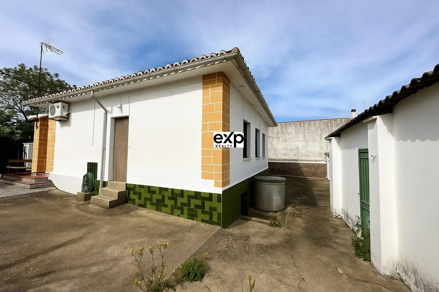 Vista exterior de Casa o chalet en venta en Madroñera con Aire acondicionado, Calefacción y Jardín privado