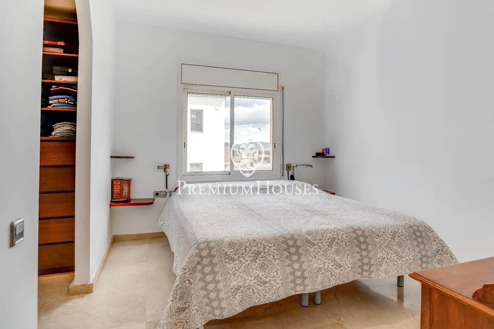 Habitación de Casa o chalet en venta en Vilanova i la Geltrú con Aire acondicionado, Calefacción y Jardín privado