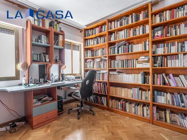 Flat with lift for sale in Glorieta SANTA MARIA DE LA CABEZA
