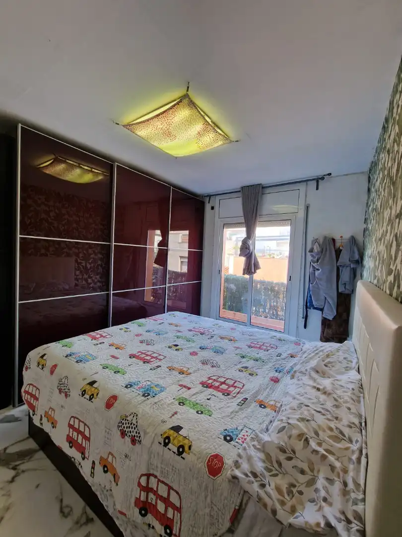 Habitación de Piso en venta en Badalona con Trastero, Horno y Balcón