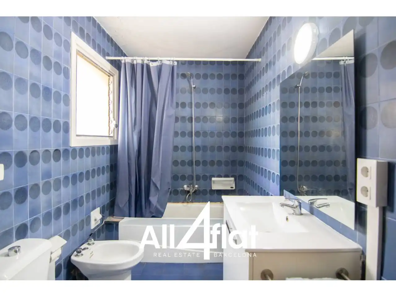 Badezimmer von Wohnung zur Miete in Barcelona mit Klimaanlage, Heizung und Parkett