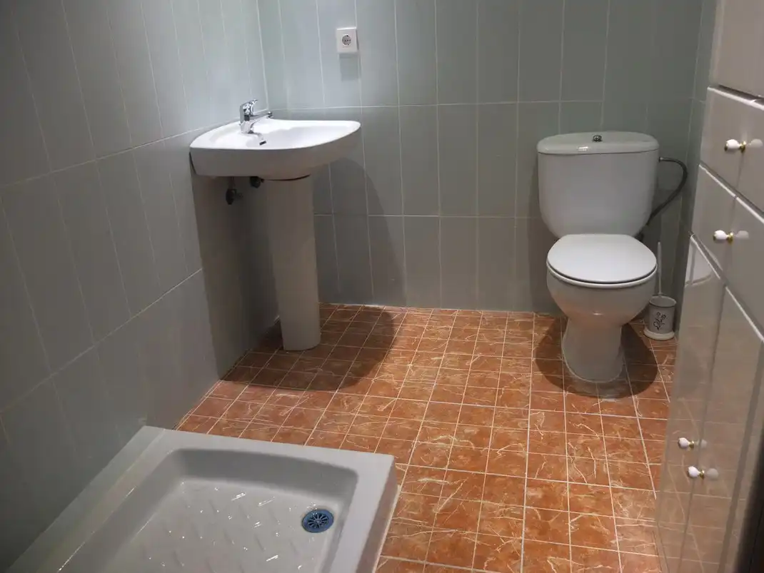 Bany de Planta baixa en venda en Algeciras amb Terrassa, Traster i Moblat