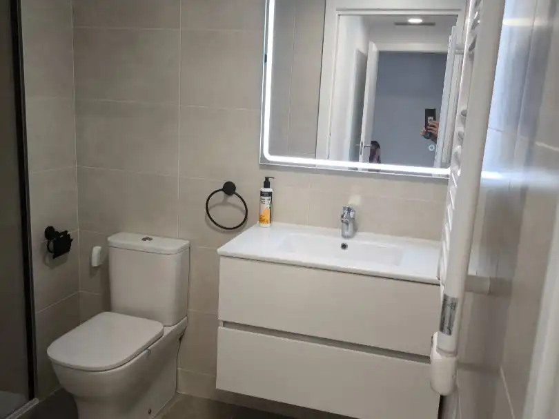Badezimmer von Wohnung zur Miete in Calafell mit Klimaanlage, Heizung und Parkett