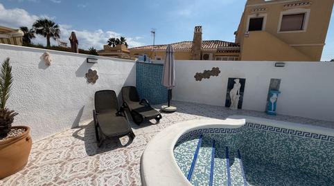 Foto 2 de Casa adosada en venda a Calle Salvador de Madariaga, Zona Carrefour - Urbanizaciones, Torrevieja