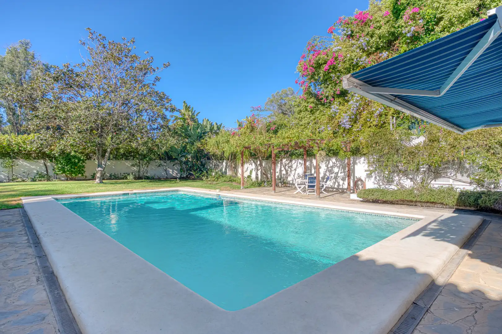 Piscina de Casa o chalet en venta en Estepona con Aire acondicionado, Jardín privado y Terraza