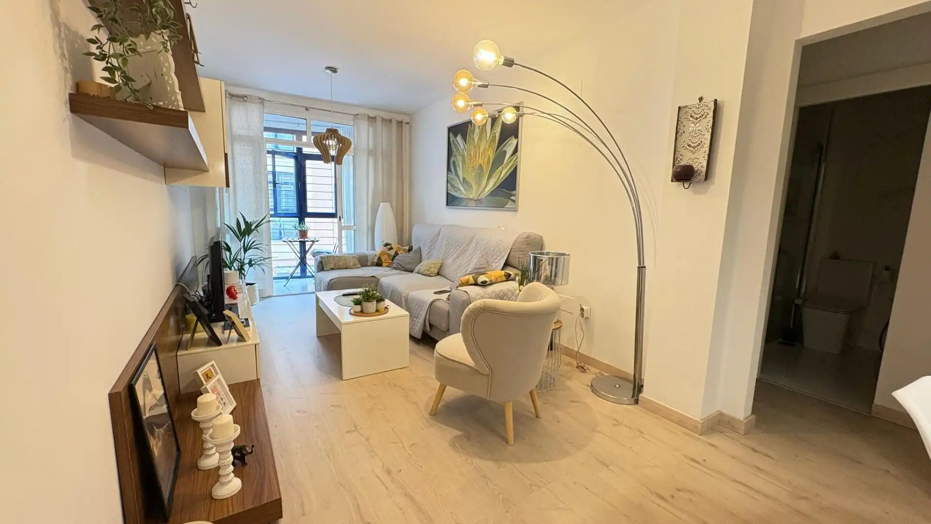 Sala de estar de Piso en venta en Torremolinos con Aire acondicionado, Balcón y Piscina comunitaria