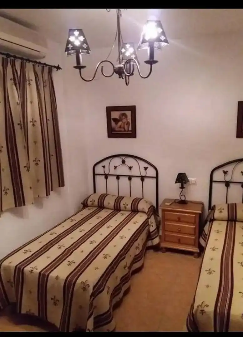 Dormitori de Casa o xalet en venda en Lucena amb Aire condicionat i Piscina