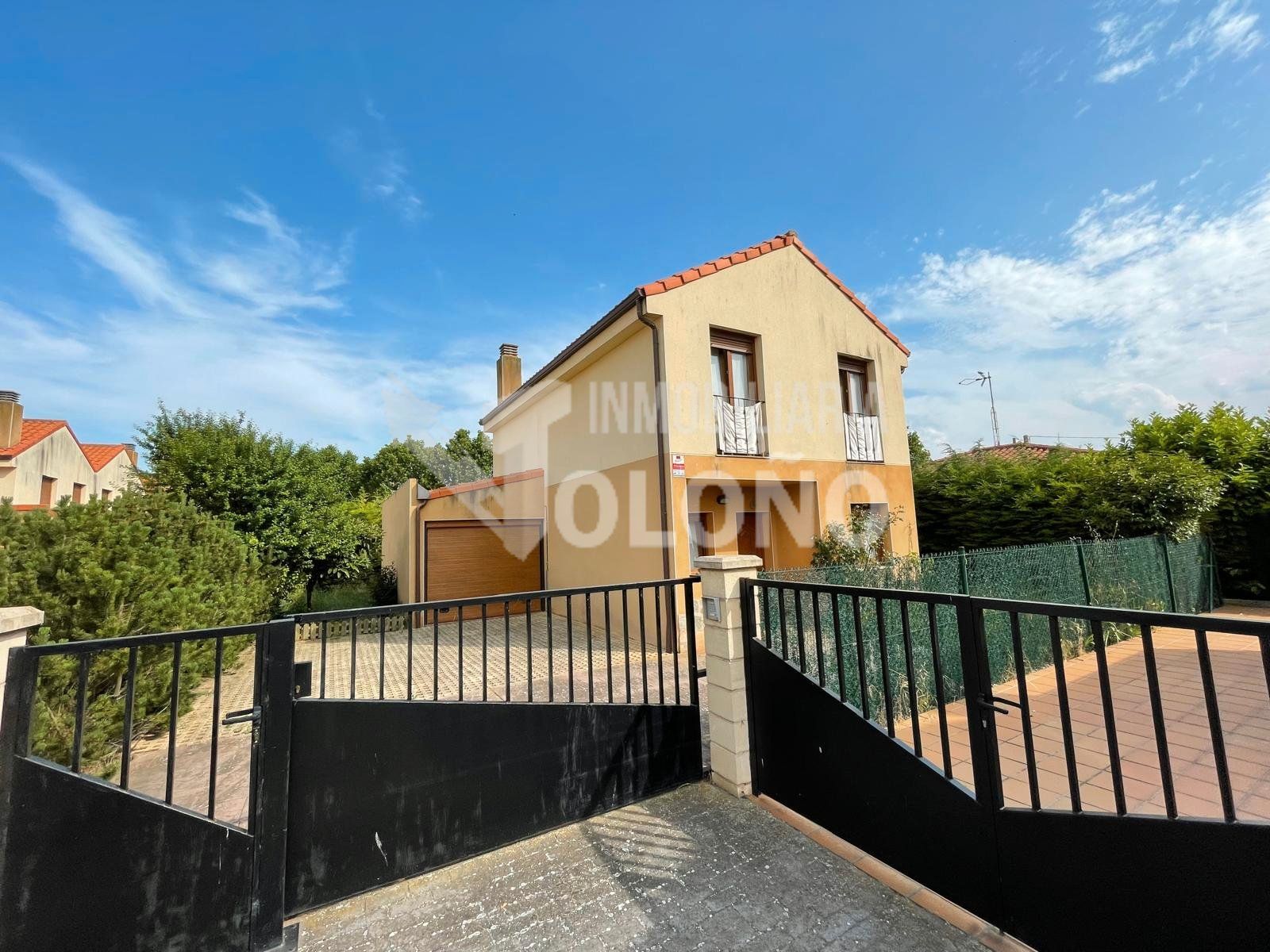 Vista exterior de Casa o xalet en venda en Leiva amb Calefacció, Jardí privat i Parquet