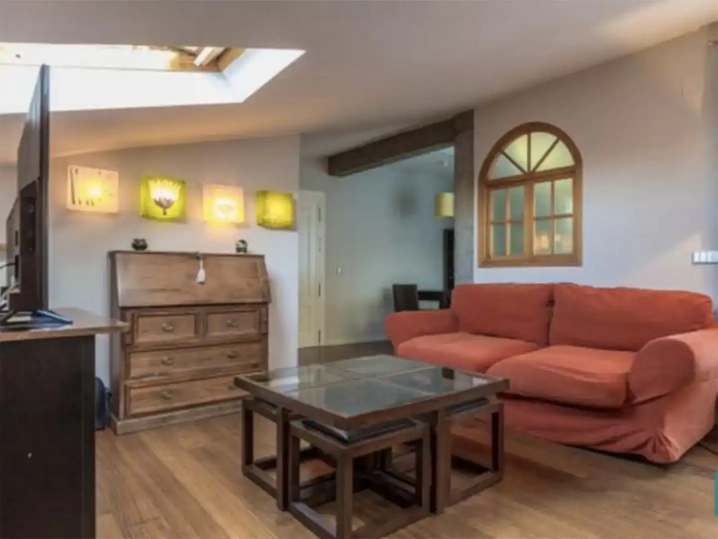 Sala d'estar de Apartament de lloguer en Madrid amb Aire condicionat, Parquet i Moblat