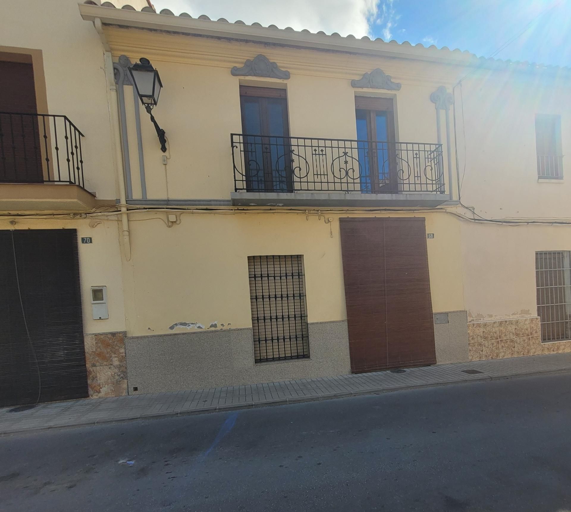 Vista exterior de Casa adosada en venda en Aielo de Malferit amb Terrassa i Balcó