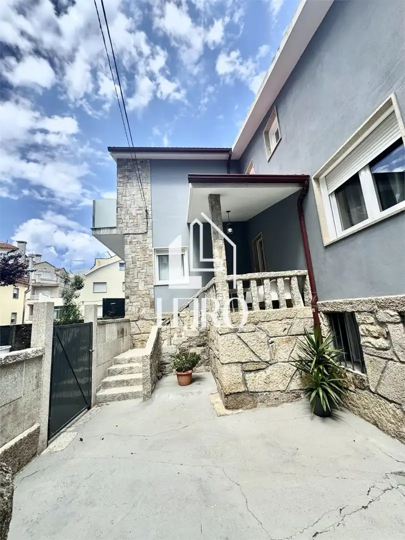 Vista exterior de Casa o xalet en venda en Sanxenxo amb Calefacció, Terrassa i Traster