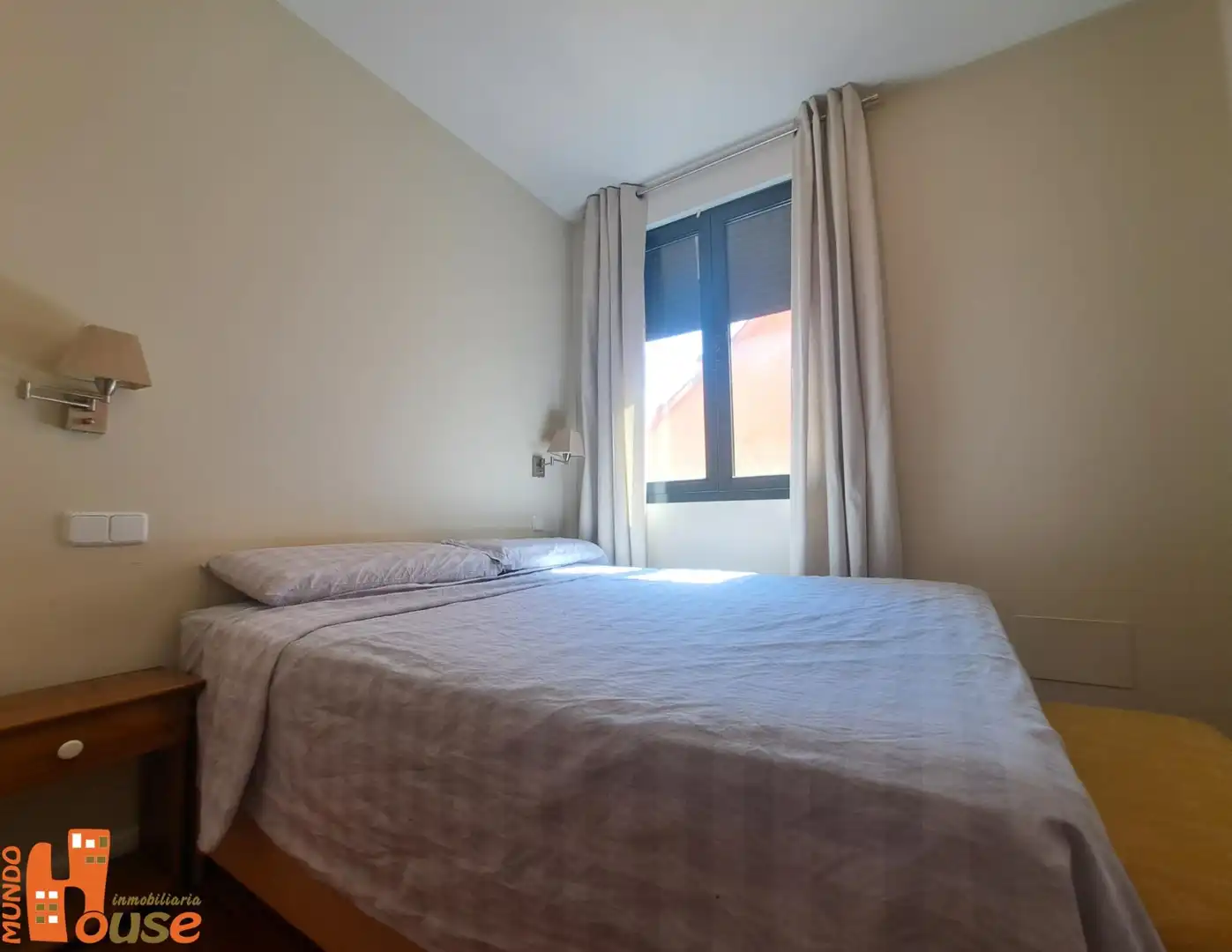 Habitación de Casa adosada en venta en Real Sitio de San Ildefonso con Calefacción y Amueblado