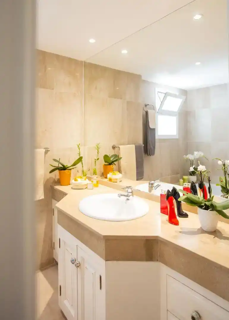 Bany de Apartament de lloguer en Marbella amb Aire condicionat, Piscina i Balcó