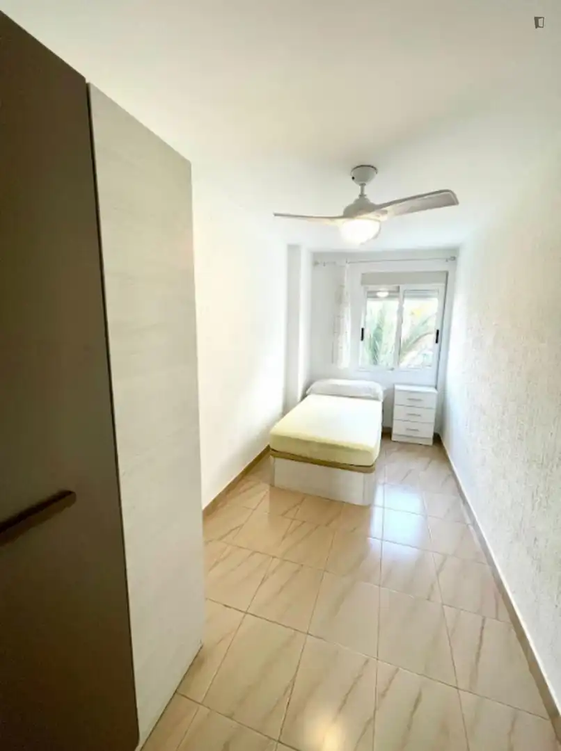 Dormitori de Apartament per a compartir en  Murcia Capital amb Moblat i Forn