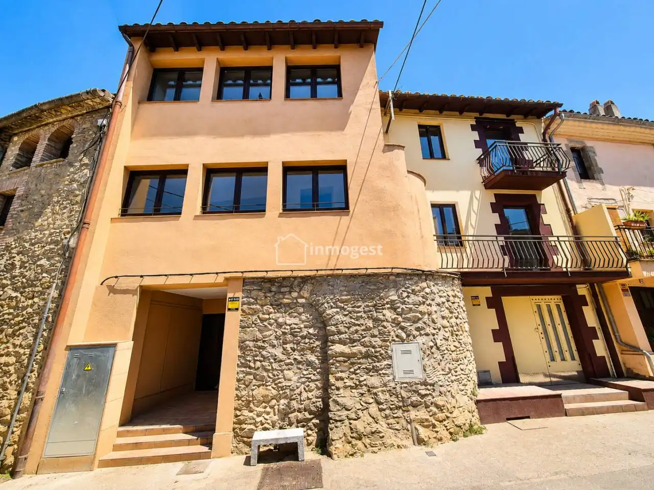 Vista exterior de Piso en venta en Flaçà con Aire acondicionado, Calefacción y Jardín privado