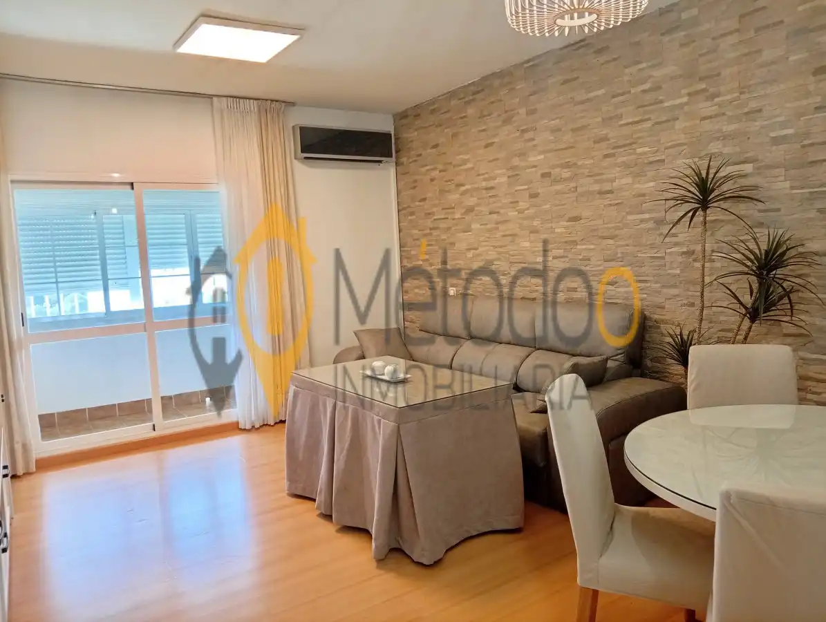 Living room of Flat for rent in Sevilla  with Air Conditioner, Heating and Parquet flooring