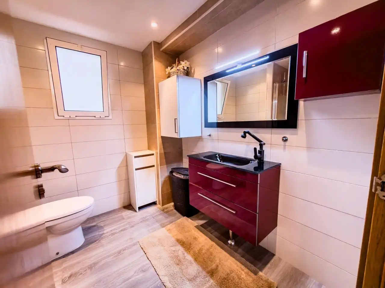 Bathroom of Flat for sale in Canals  with Air Conditioner and Balcony