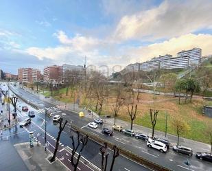 Vista exterior de Pis en venda en Bilbao  amb Terrassa i Balcó