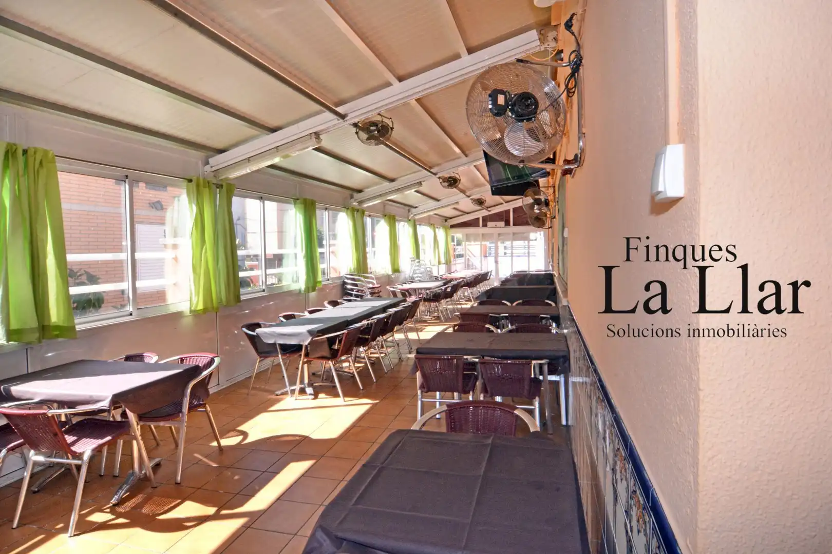 Commercial properties for sale in d'Ernest Lluch, Torrent Ballester