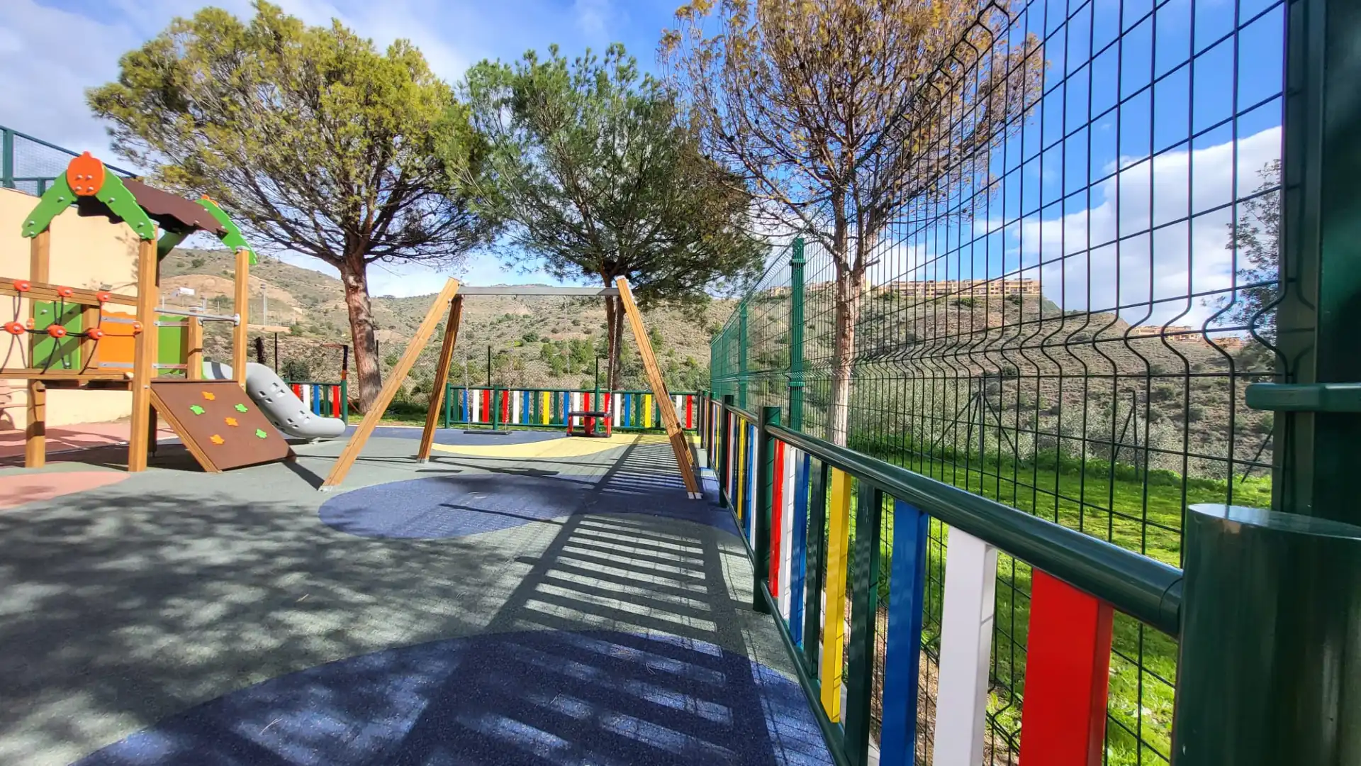 Vista exterior de Piso en venta en Rincón de la Victoria con Aire acondicionado, Terraza y Trastero