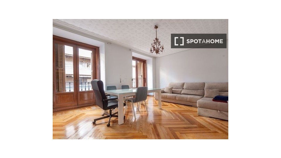 Flat to rent in Trafalgar