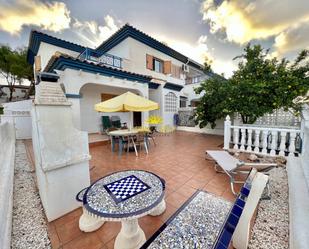 Jardí de Casa o xalet de lloguer en Pilar de la Horadada amb Aire condicionat, Terrassa i Piscina