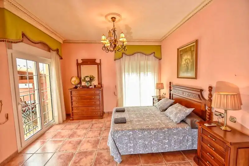 Habitación de Casa o chalet en venta en Alhaurín El Grande con Aire acondicionado, Calefacción y Terraza