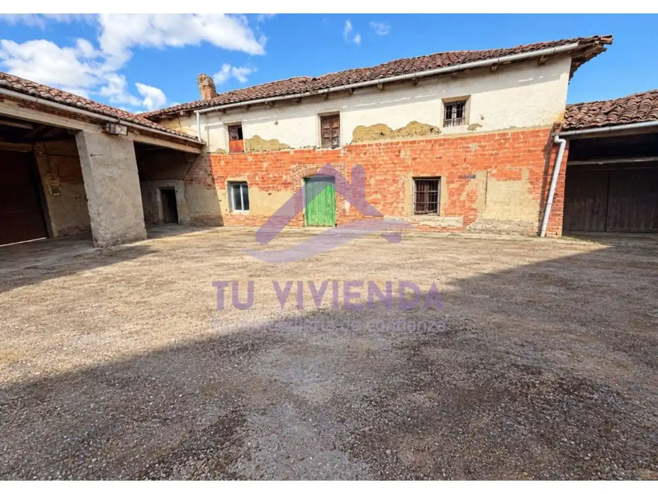 Exterior view of Houses for sale in Villaluenga de la Vega, Palencia