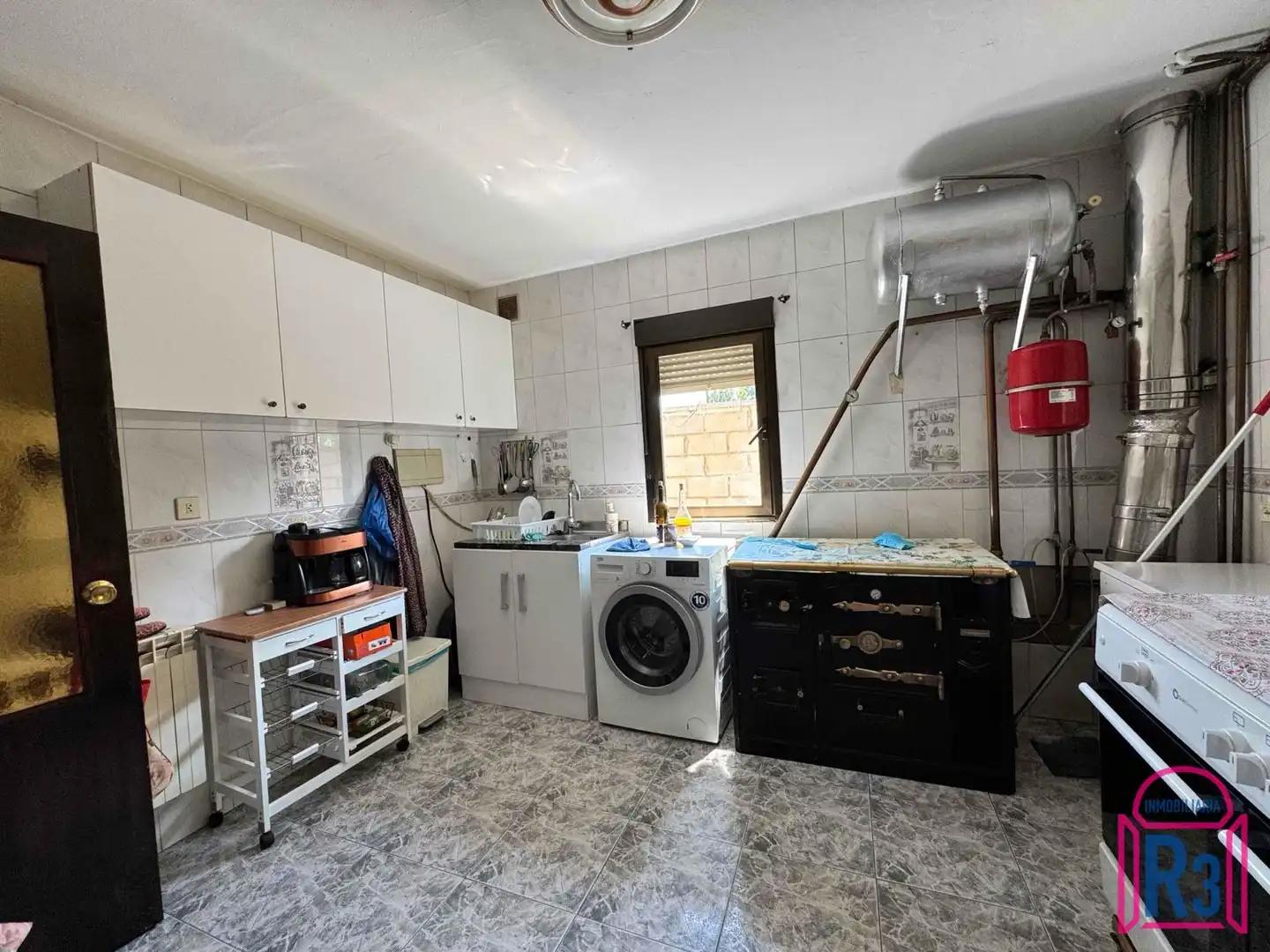 Cocina de Casa o chalet en venta en Villasabariego con Calefacción, Jardín privado y Trastero