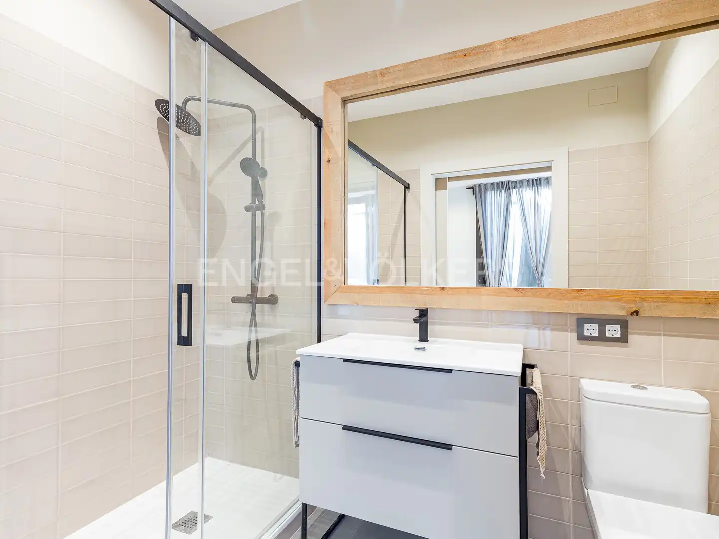 Baño de Piso de alquiler en Barcelona con Aire acondicionado, Calefacción y Parquet