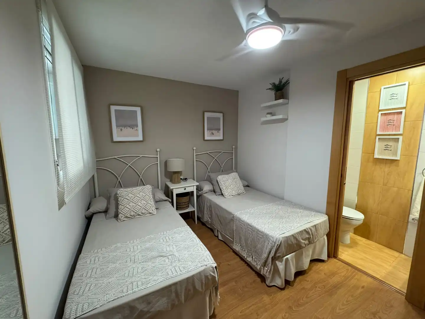 Dormitori de Apartament de lloguer en El Campello amb Aire condicionat, Calefacció i Moblat